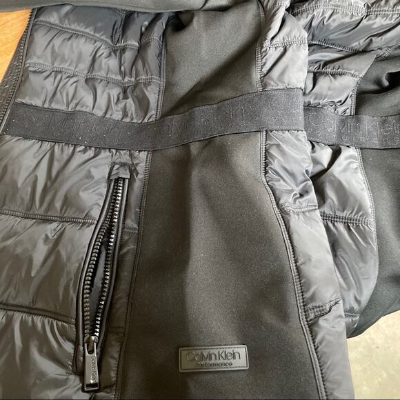 Calvin Klein black ‘Performance’ hooded puffer (S) - Picture 10 of 10